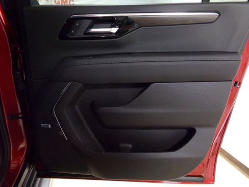 New 2025 Chevrolet Suburban LT w/ Comfort Package image 9