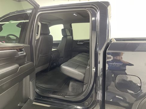 Used 2025 GMC Sierra 1500 SLT image 13