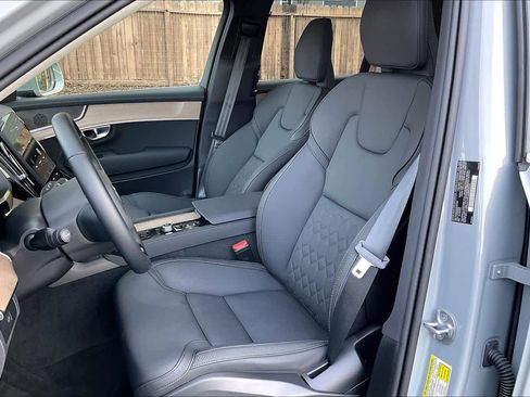 Used 2025 Volvo XC90 B6 Core w/ Protection Package Premier image 28