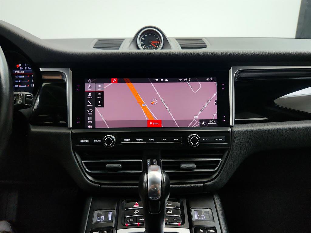 Used 2020 Porsche Macan AWD/4WD image 21