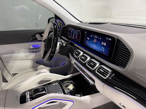 Used 2024 Mercedes-Benz Maybach GLS 600 4MATIC image 35