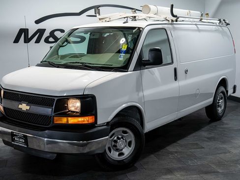 Used 2014 Chevrolet Express 2500 RWD image 2