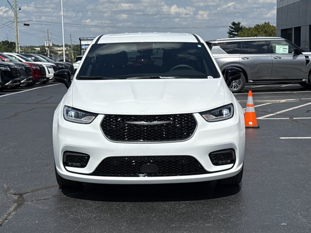 Used 2026 Chrysler Pacifica Select FWD image 14