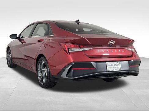 Used 2024 Hyundai Elantra SEL w/ Convenience Package FWD image 5