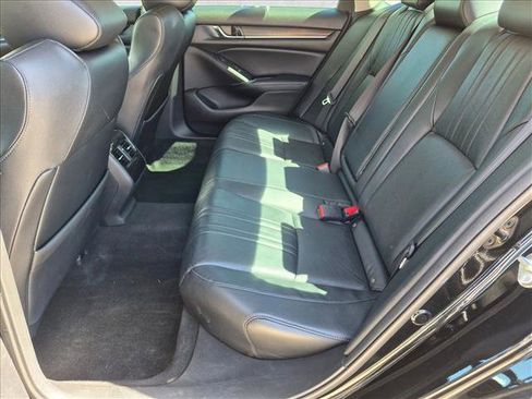 Used 2018 Honda Accord Touring image 19
