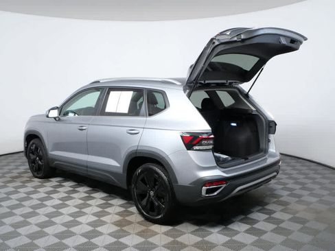 Certified 2025 Volkswagen Taos SE w/ Black Wheel Package FWD image 28