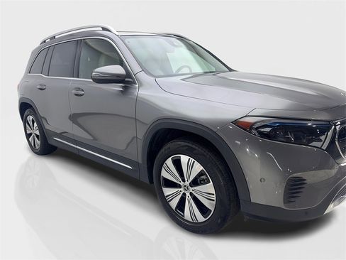 Used 2023 Mercedes-Benz EQB 300 4MATIC image 12