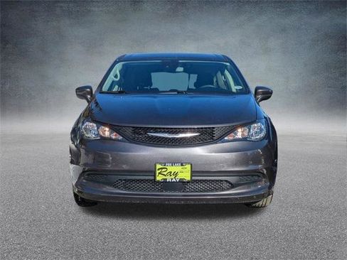 Certified 2023 Chrysler Voyager LX image 9