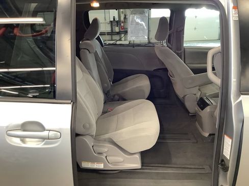 Used 2019 Toyota Sienna LE FWD image 20