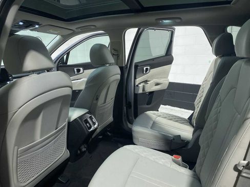 Used 2023 Kia Sorento SX AWD/4WD image 12