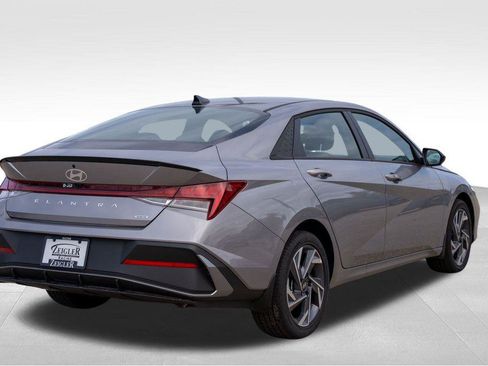 New 2025 Hyundai Elantra SEL image 7