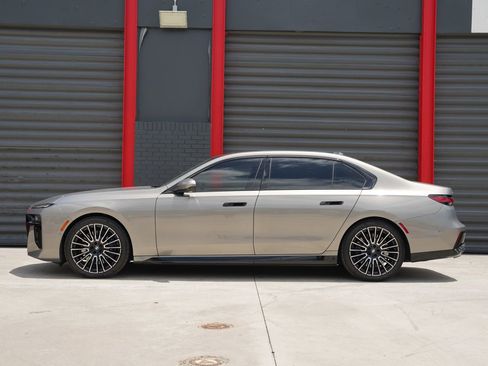 Used 2025 BMW 760i xDrive w/ Executive Package AWD/4WD image 6