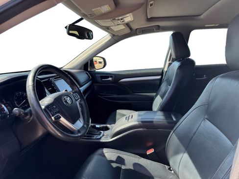 Used 2015 Toyota Highlander XLE image 10