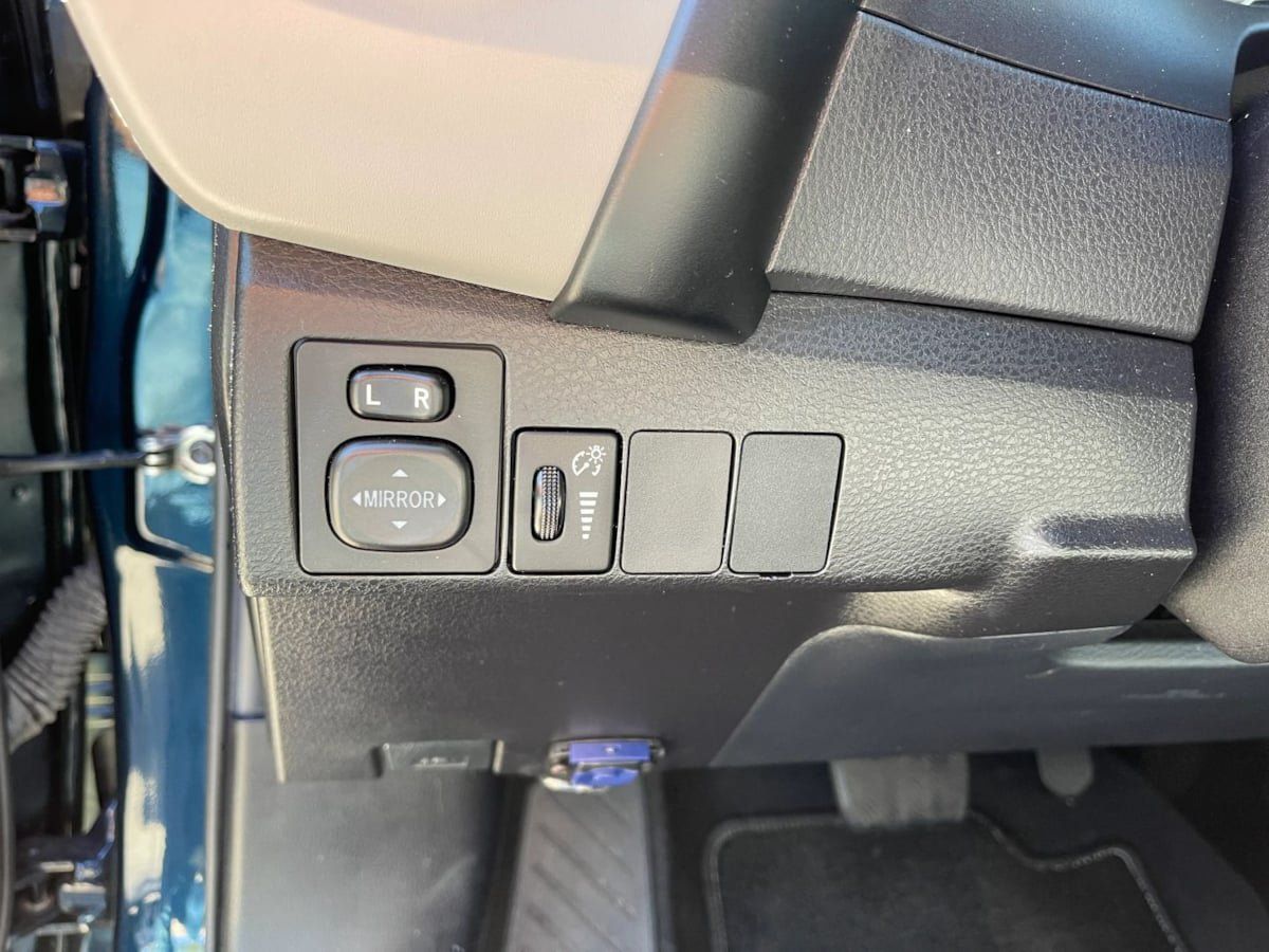 Used 2019 Toyota Corolla LE w/ Carpet Mat Package (TMS) FWD image 15