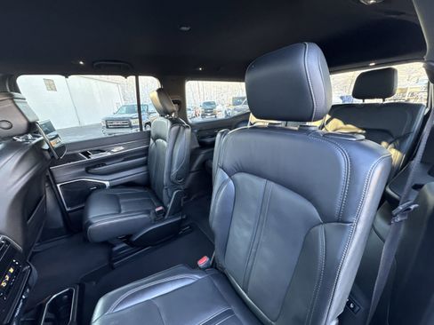 Used 2022 Jeep Wagoneer Series III w/ Convenience Group I image 26