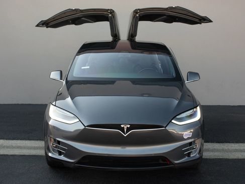 Used 2018 Tesla Model X 100D image 3