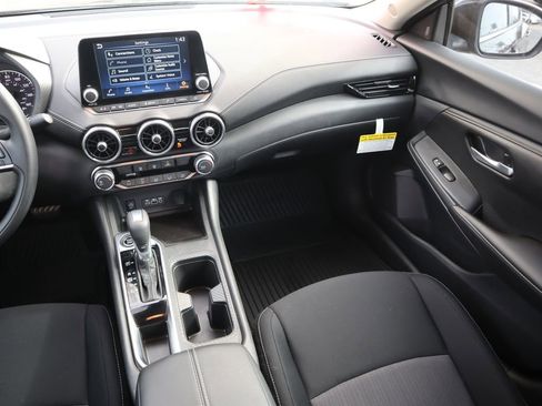 Used 2025 Nissan Sentra SV w/ Trunk Package image 12