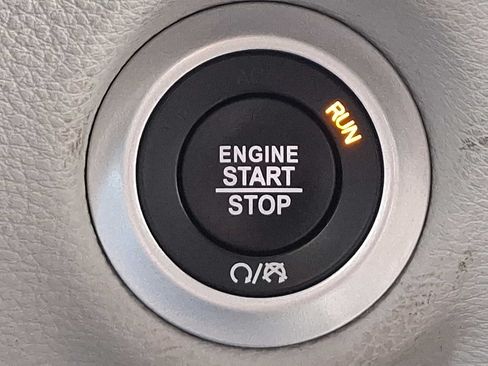Used 2023 Chrysler Pacifica Touring-L FWD image 23