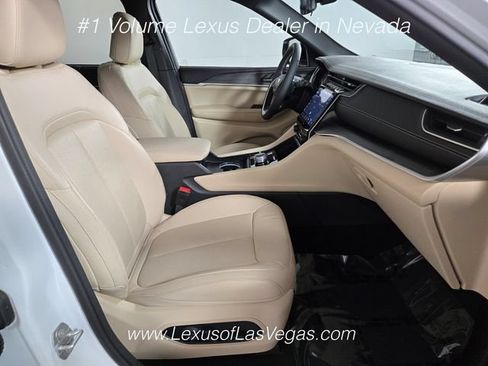 Used 2024 Jeep Grand Cherokee Limited w/ Luxury Tech Group II AWD/4WD image 22