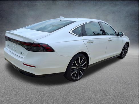 Used 2023 Honda Accord Touring image 7