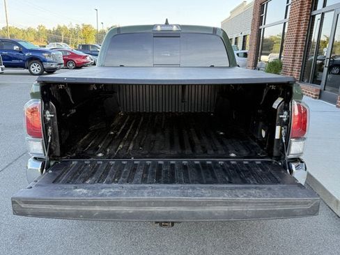 Used 2021 Toyota Tacoma TRD Off-Road image 12