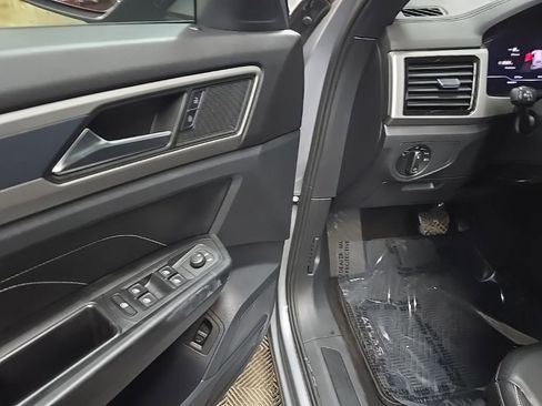 Used 2020 Volkswagen Atlas Cross Sport SEL image 25