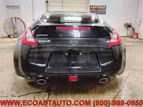 Used 2017 Nissan 370Z Coupe RWD image 8