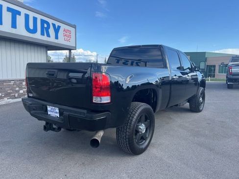 Used 2011 GMC Sierra 2500 Denali w/ Suspension Package, Off-Road AWD/4WD image 18