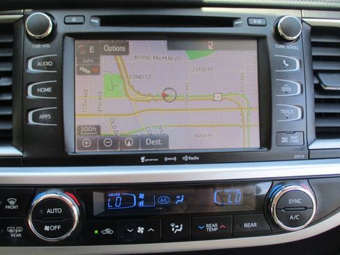 Used 2017 Toyota Highlander XLE FWD image 18