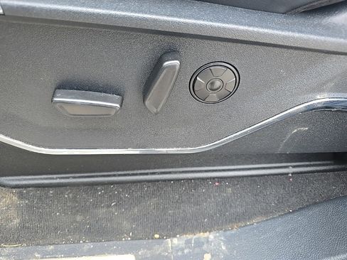 Used 2025 Ford F250 Platinum image 10