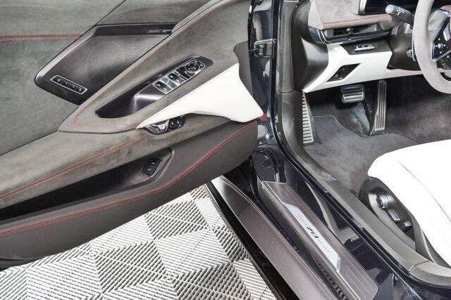 Used 2023 Chevrolet Corvette Stingray Premium Conv RWD image 8