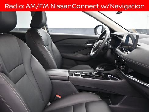 Used 2024 Nissan Rogue SL AWD/4WD image 10