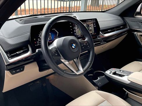 Certified 2025 BMW X2 xDrive28i image 17