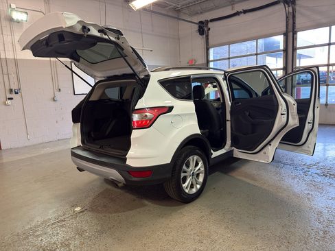 Used 2018 Ford Escape SE FWD image 12