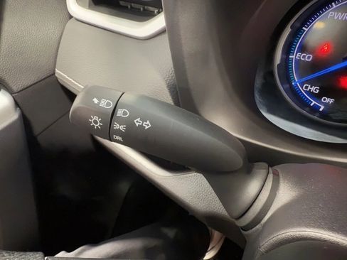 Used 2025 Toyota RAV4 LE AWD/4WD image 29