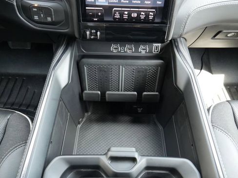 Used 2025 RAM 2500 Limited AWD/4WD image 28
