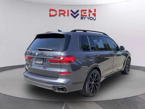 Used 2022 BMW X7 xDrive40i w/ M Sport Package AWD/4WD image 3
