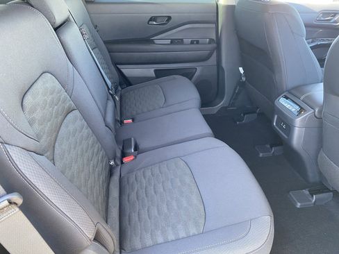 New 2025 Nissan Pathfinder SV image 14