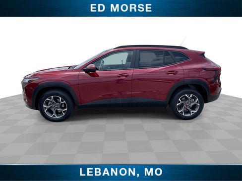Certified 2025 Chevrolet Trax LT w/ LT Convenience Package FWD image 5
