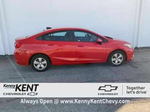 Used 2018 Chevrolet Cruze LS image 3