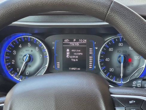 Used 2020 Chrysler Pacifica Touring FWD image 20