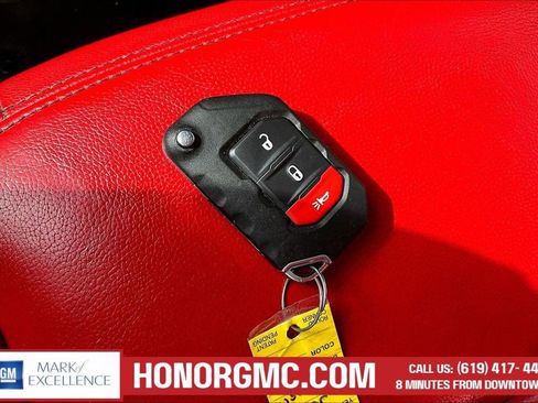 Used 2019 Jeep Wrangler Unlimited Sahara AWD/4WD image 32