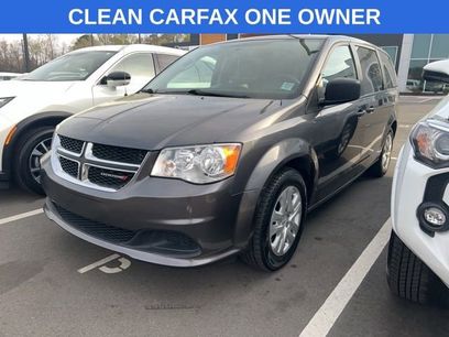 Used 2018 Dodge Grand Caravan SE w/ UConnect Hands-Free Group
