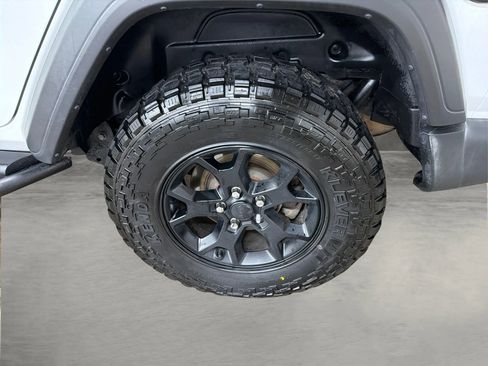 Used 2020 Jeep Wrangler Unlimited Sport image 15