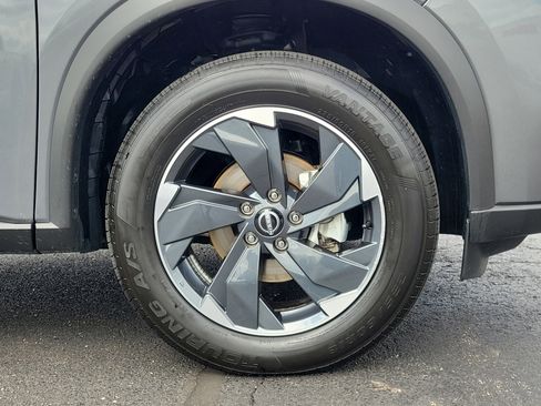 Used 2025 Nissan Rogue SV image 5