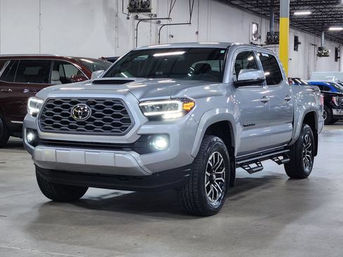 Used 2023 Toyota Tacoma TRD Sport w/ Technology Package RWD image 4