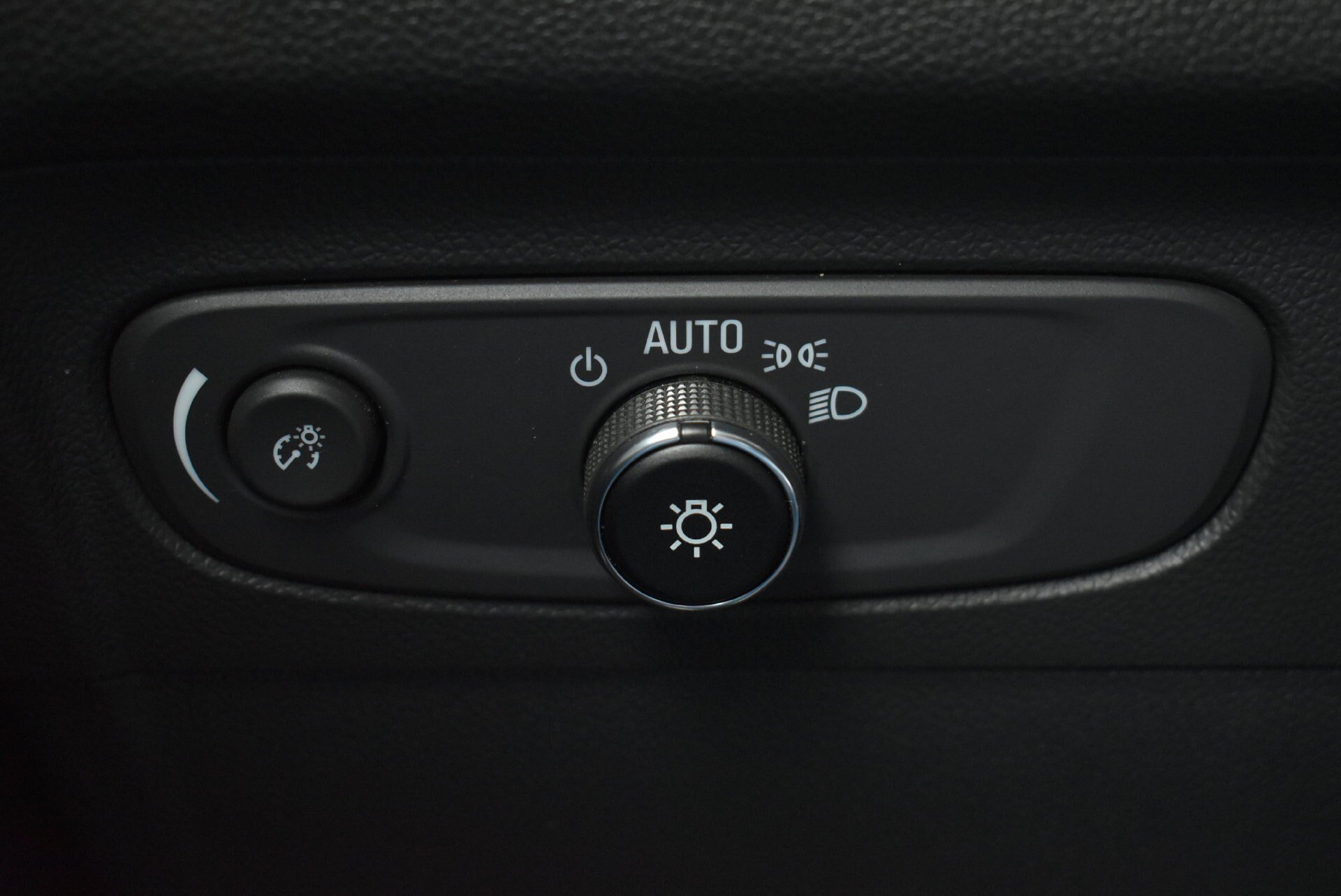 Used 2023 Buick Envision Essence w/ Sport Touring Package AWD/4WD image 18