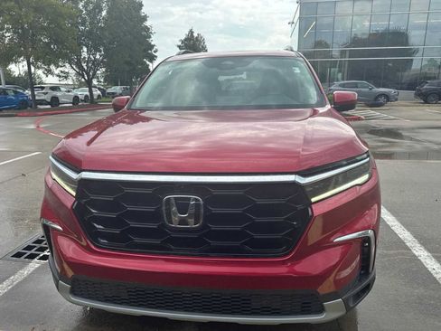 Used 2025 Honda Pilot Elite image 1