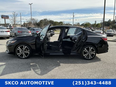 Used 2022 Nissan Sentra SR w/ SR Premium Package image 31