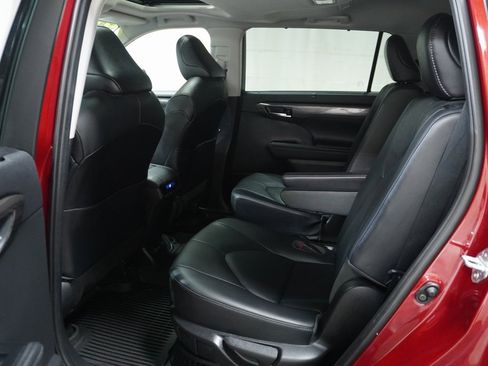 Certified 2021 Toyota Highlander Limited image 16